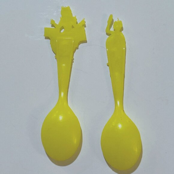Josie and the Pussycats Melody Drummer Yellow Plastic Spoon 1970 - Picture 7 of 9